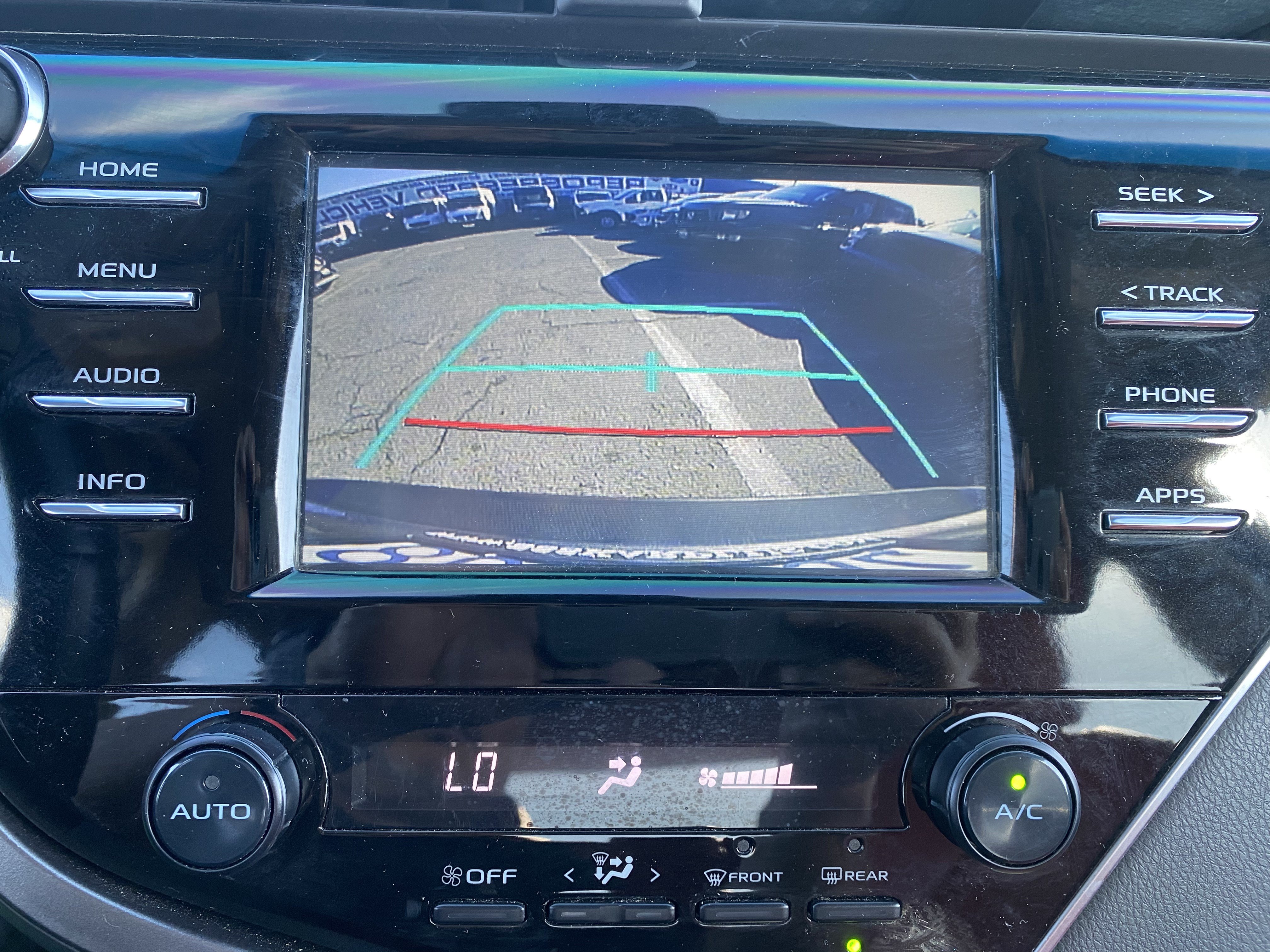 Used 2018 Toyota Camry SE FWD image 23