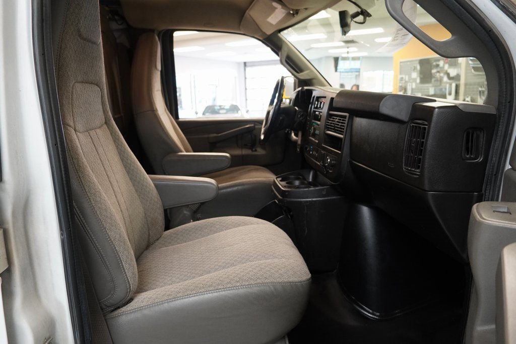 Used 2021 Chevrolet Express 2500 w/ Driver Convenience Package image 28