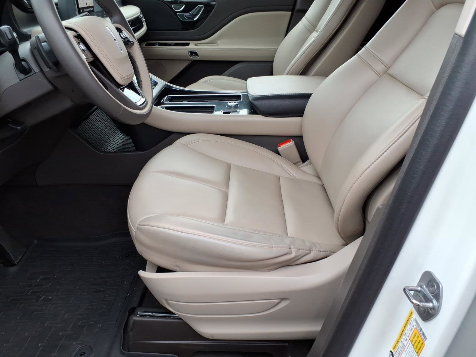 Used 2023 Lincoln Aviator AWD w/ Premium Package image 15