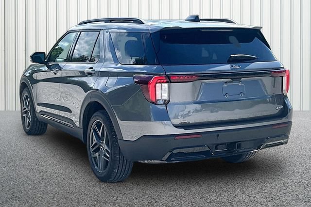 Used 2025 Ford Explorer ST-Line w/ ST-Line Street Pack AWD/4WD image 9