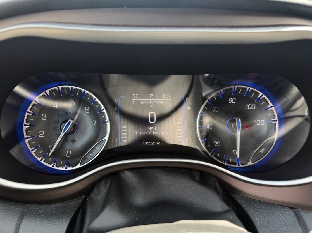 Used 2022 Chrysler Voyager LX image 13