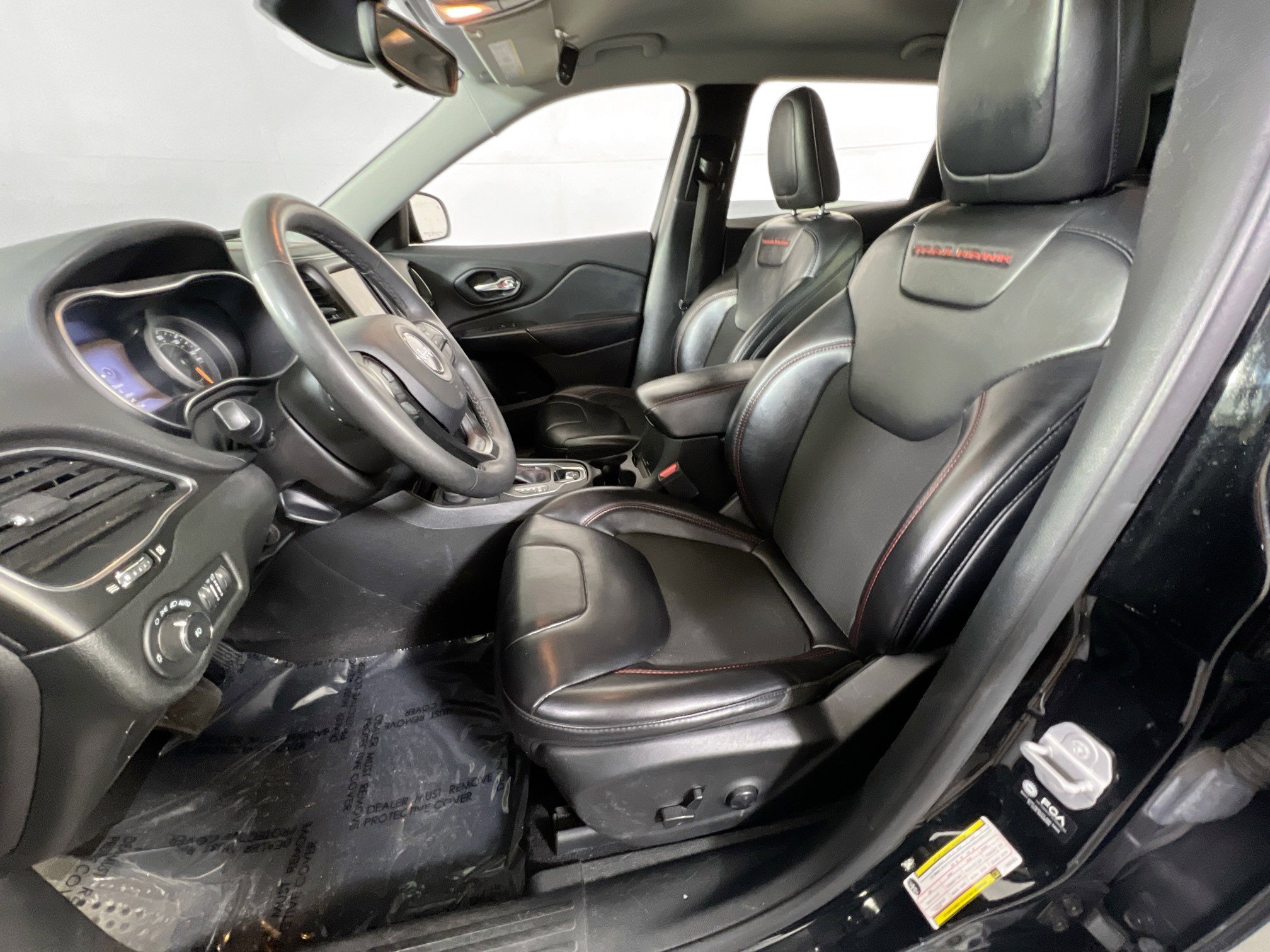 Used 2022 Jeep Cherokee Trailhawk AWD/4WD image 20