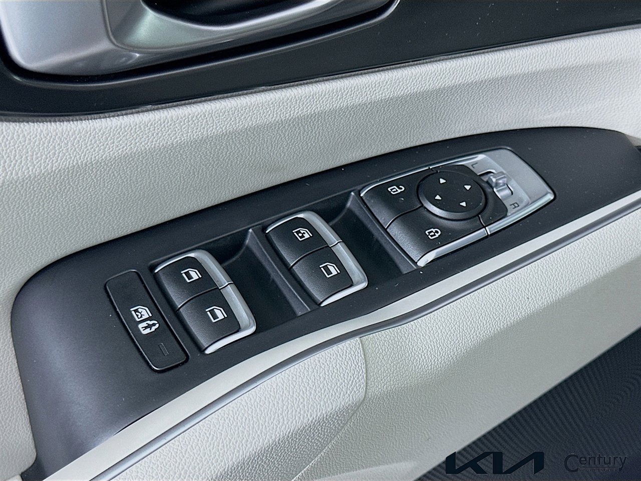 Certified 2025 Kia Sorento EX w/ Panoramic Sunroof Package image 18