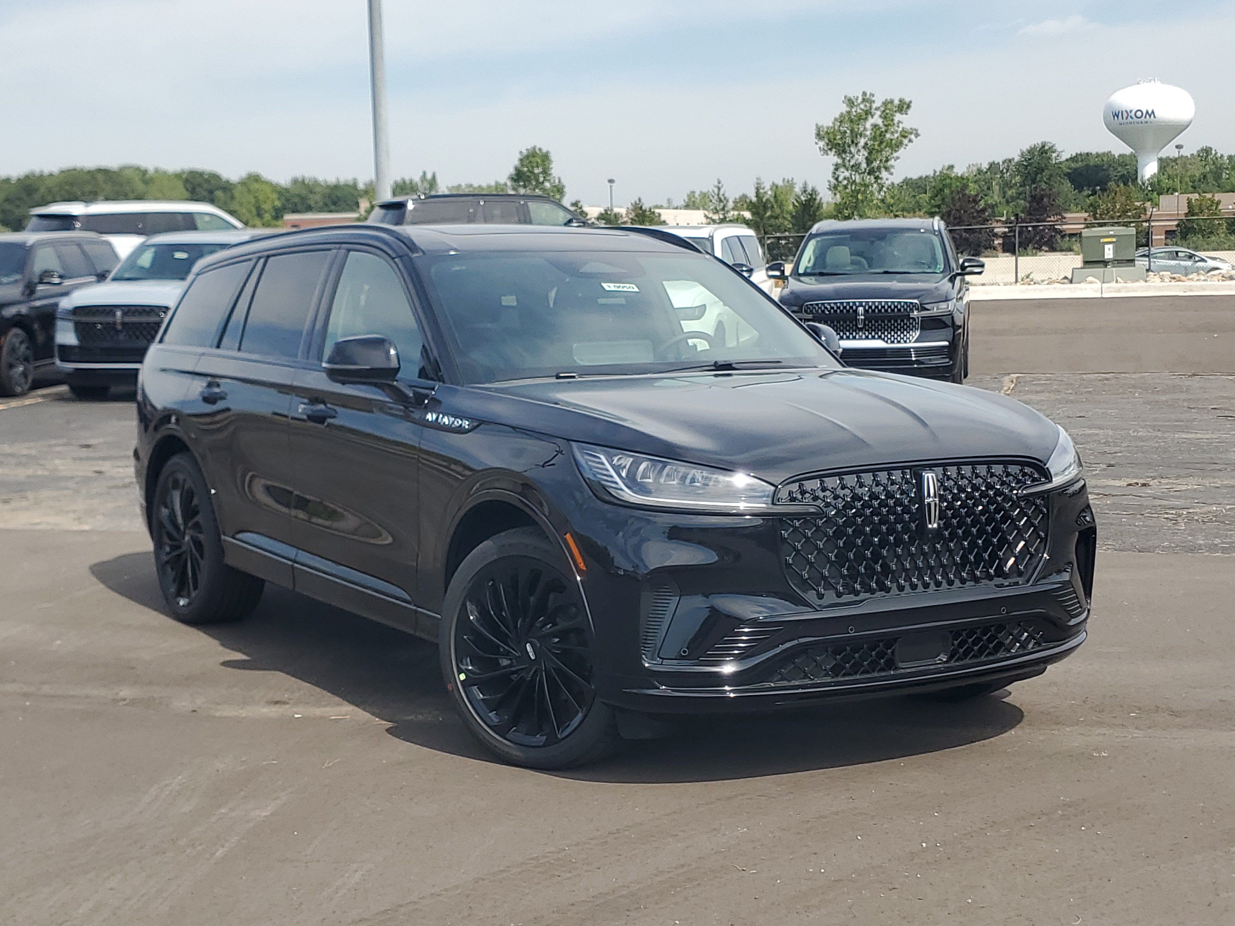 New 2027 Lincoln Aviator Reserve w/ Jet Appearance Package AWD/4WD image 1