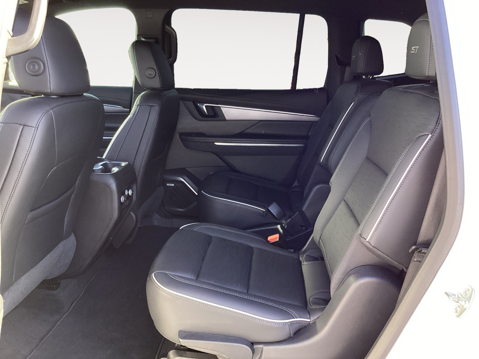Used 2025 Buick Enclave Sport Touring FWD image 29