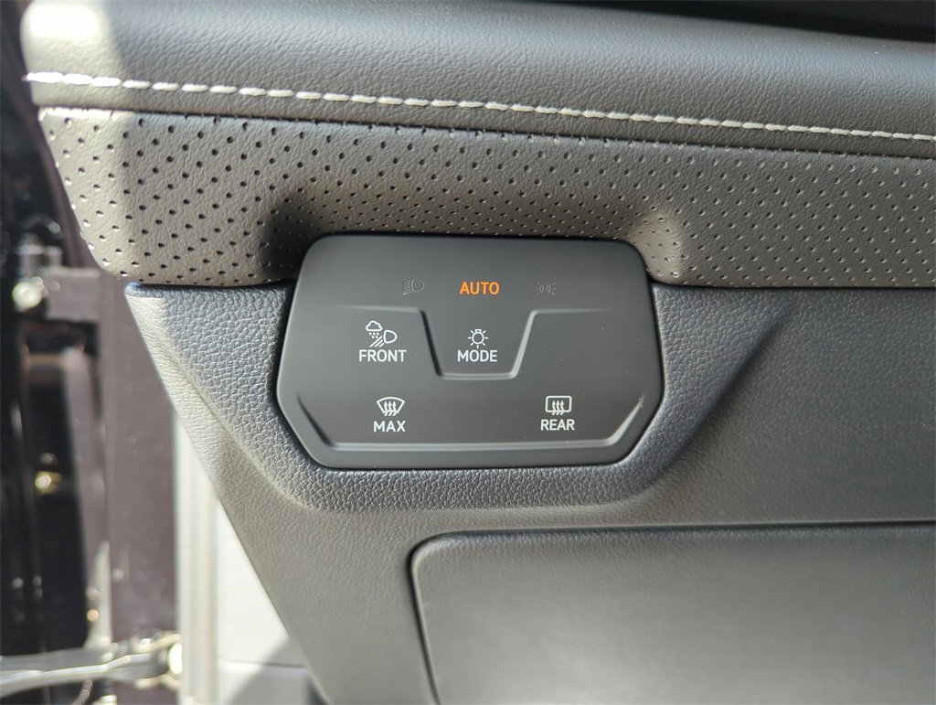 New 2026 Volkswagen Atlas Cross Sport SE image 39