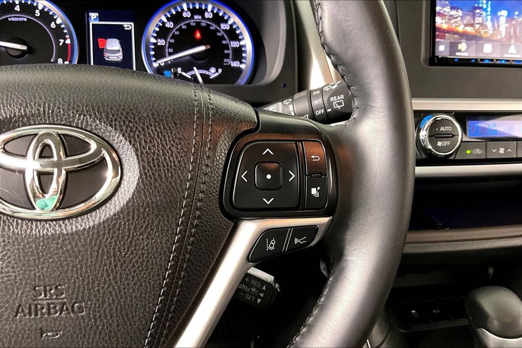 Used 2019 Toyota Highlander Limited FWD image 11