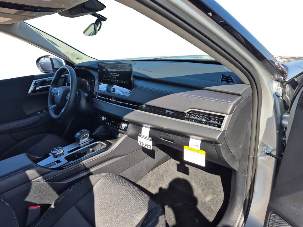 New 2026 Mitsubishi Outlander ES image 28