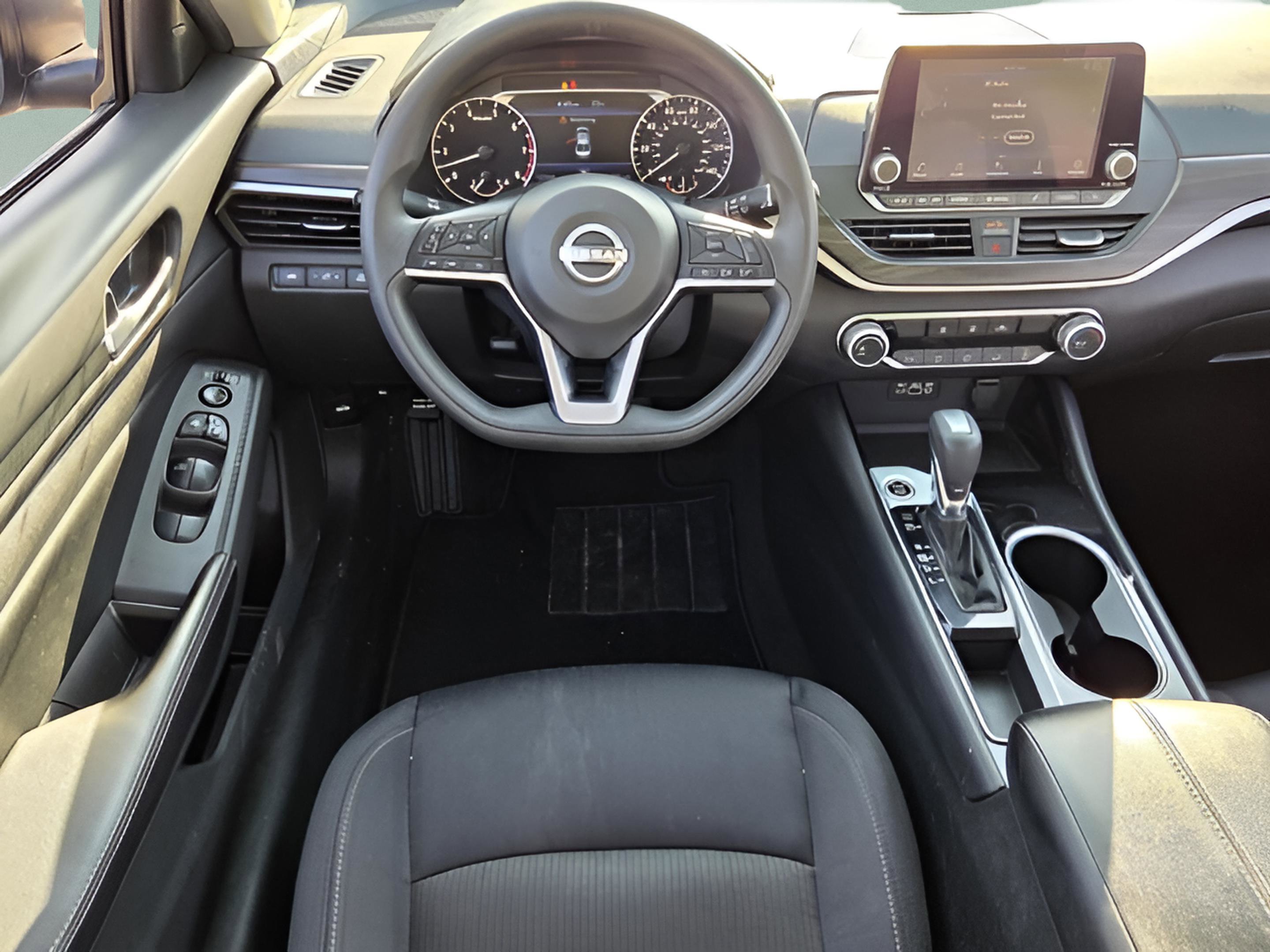 Used 2024 Nissan Altima 2.5 SV image 11