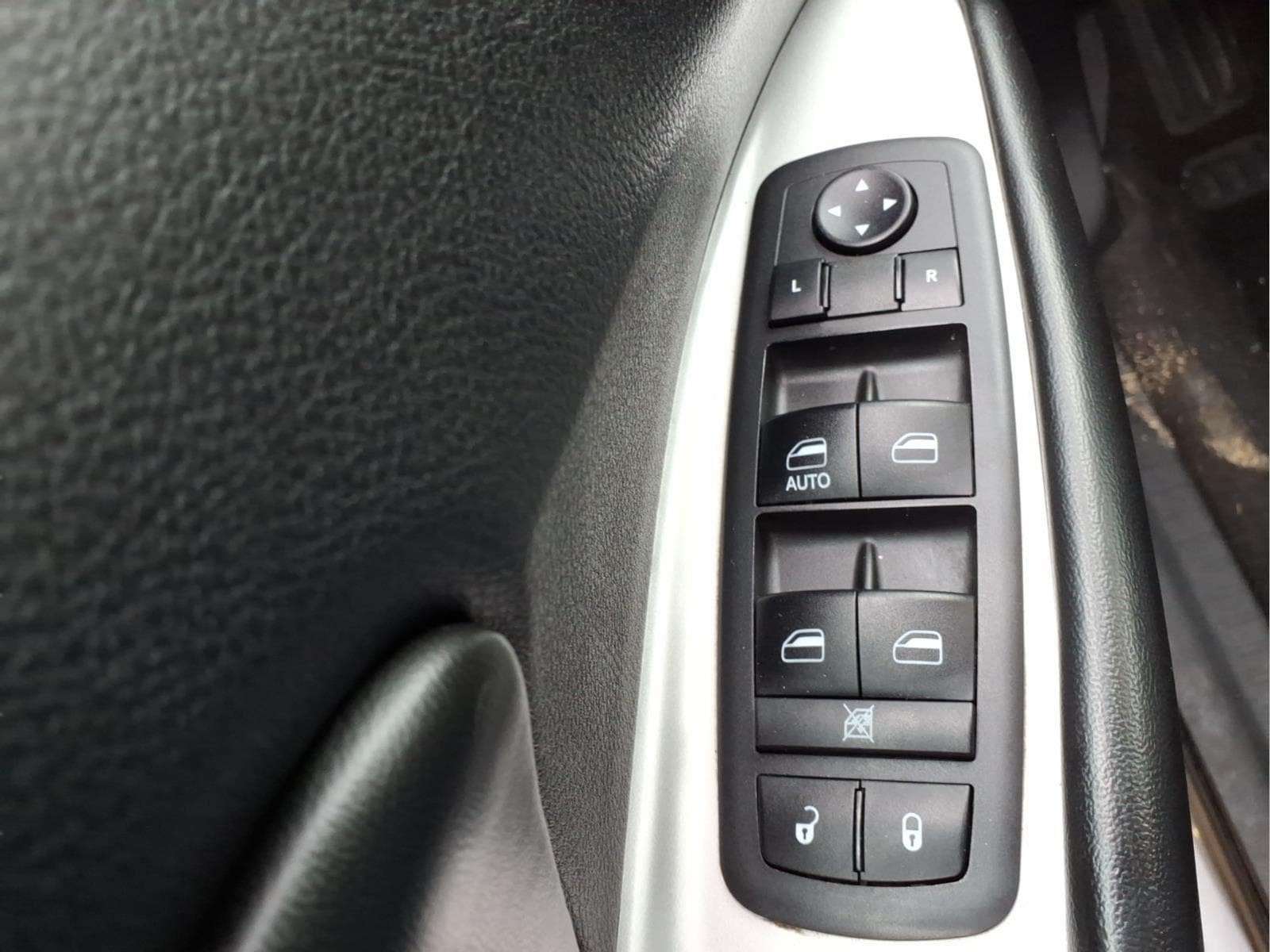 Used 2018 Dodge Journey SE w/ Blacktop Package FWD image 17