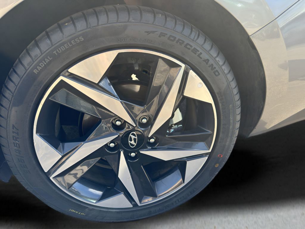 Used 2023 Hyundai Elantra SEL w/ Convenience Package image 10