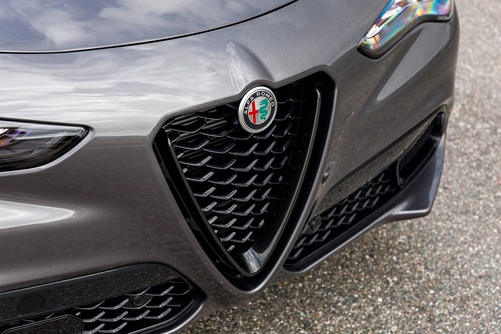 New 2025 Alfa Romeo Stelvio Sprint image 13
