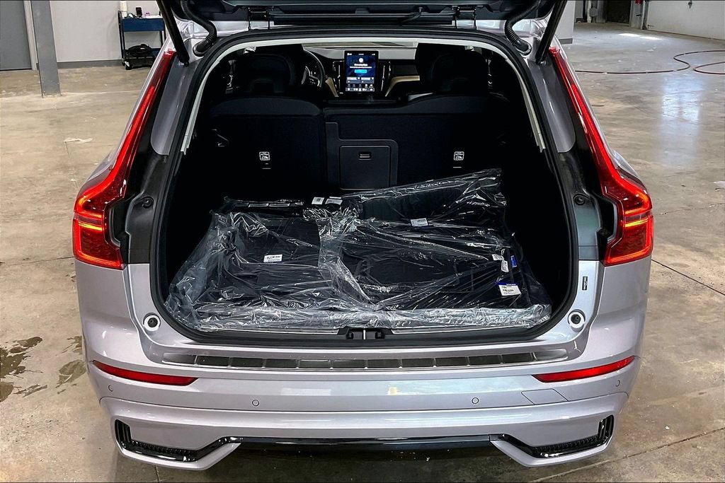 New 2026 Volvo XC60 B5 Plus w/ Protection Package Premier AWD/4WD image 9