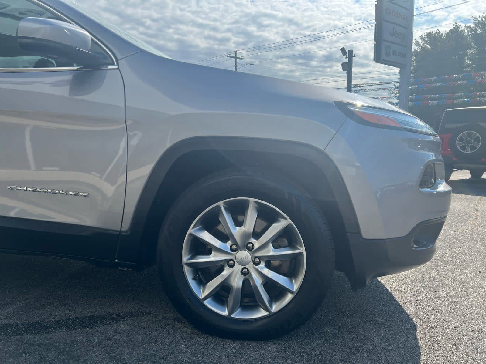 Used 2018 Jeep Cherokee Limited image 5