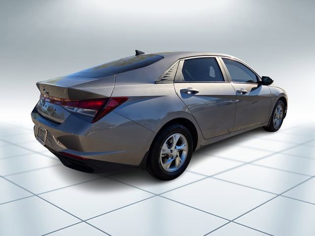 Used 2023 Hyundai Elantra SE image 5