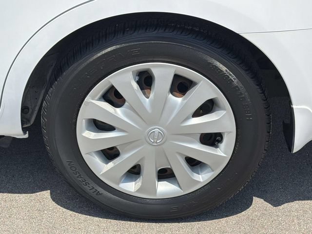 Used 2015 Nissan Versa SV FWD image 11