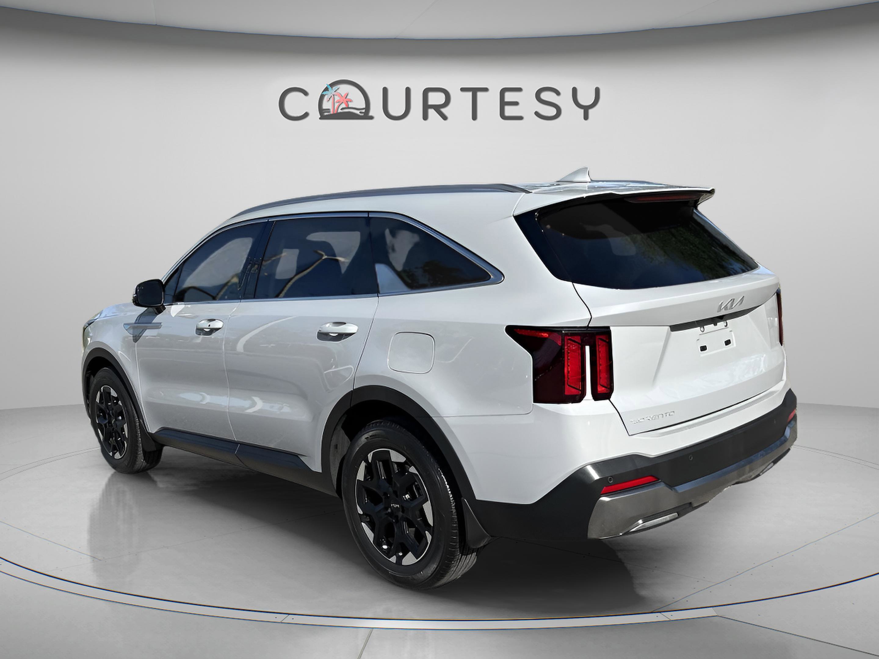 Used 2025 Kia Sorento S image 5