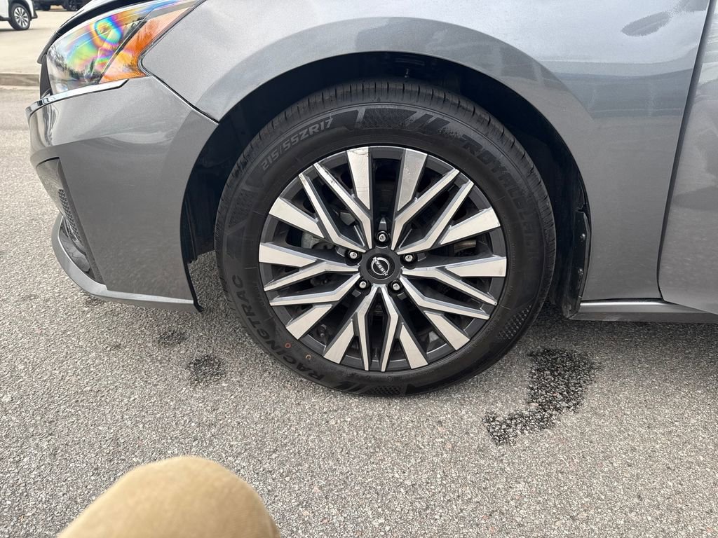 Used 2024 Nissan Altima 2.5 SV image 13