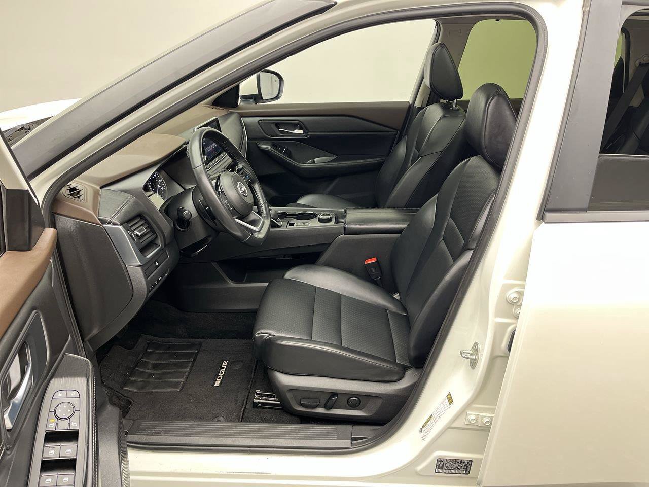 Used 2023 Nissan Rogue SV w/ SV Premium B Package AWD/4WD image 3
