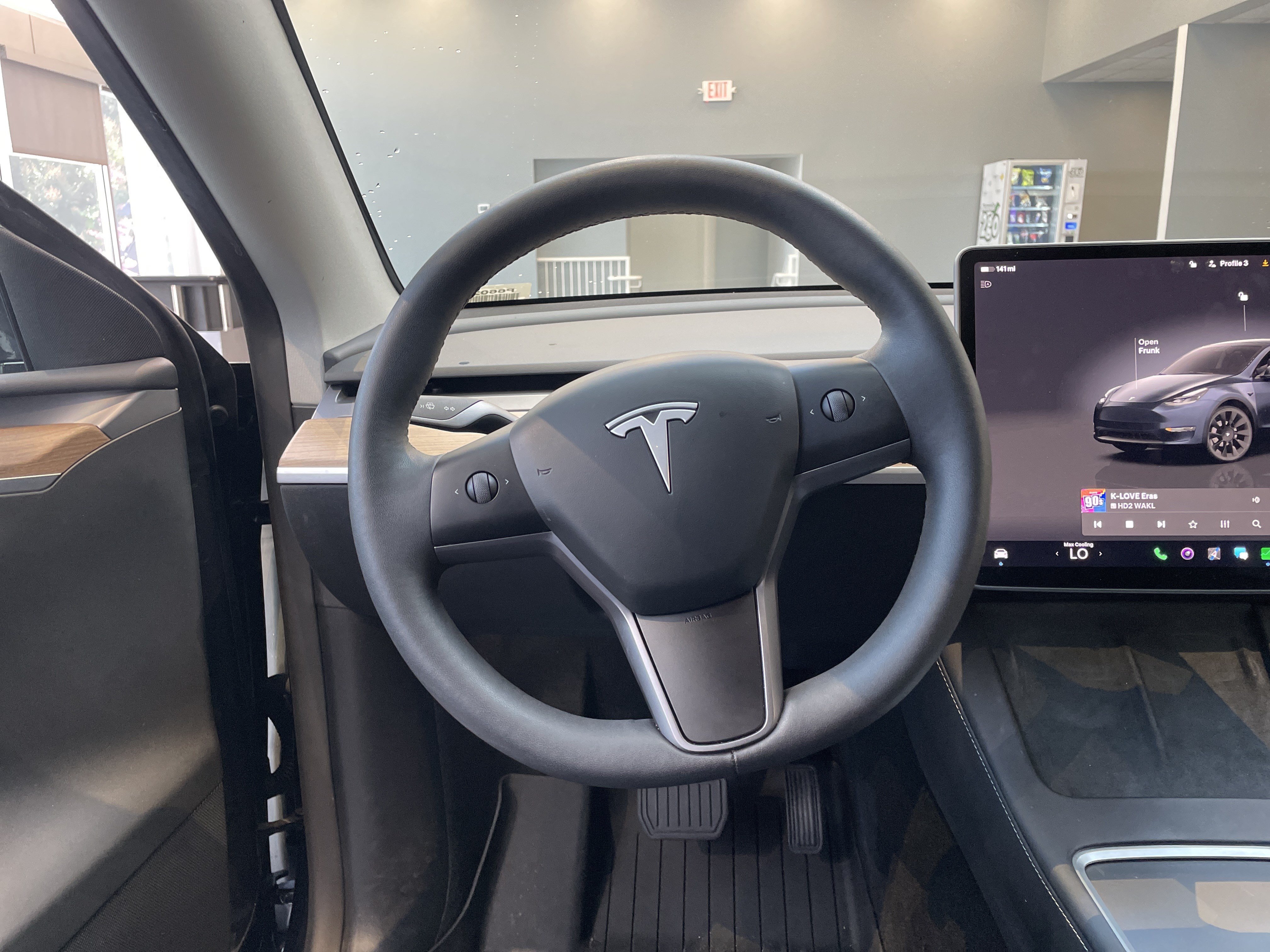 Used 2025 Tesla Model Y Long Range AWD/4WD image 18