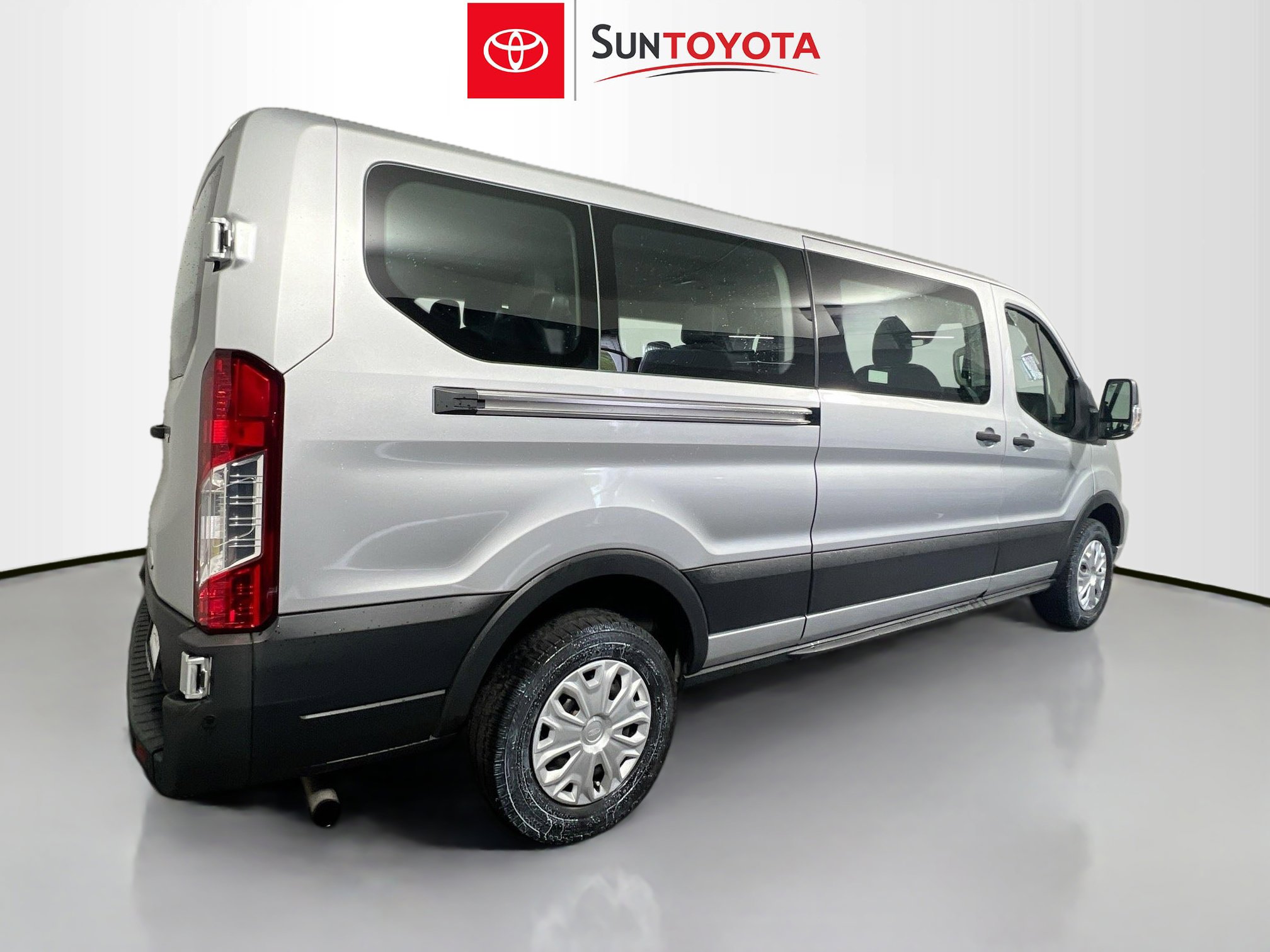 Used 2021 Ford Transit 350 XLT image 4