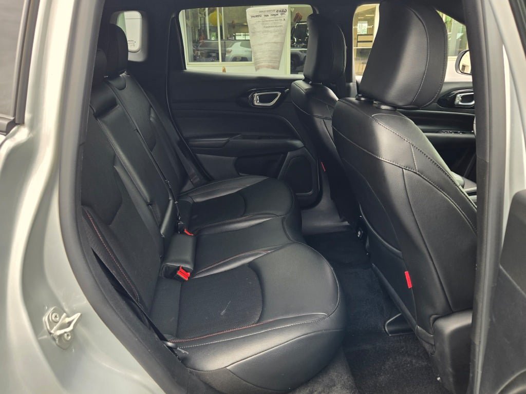 Used 2025 Jeep Compass Trailhawk AWD/4WD image 11