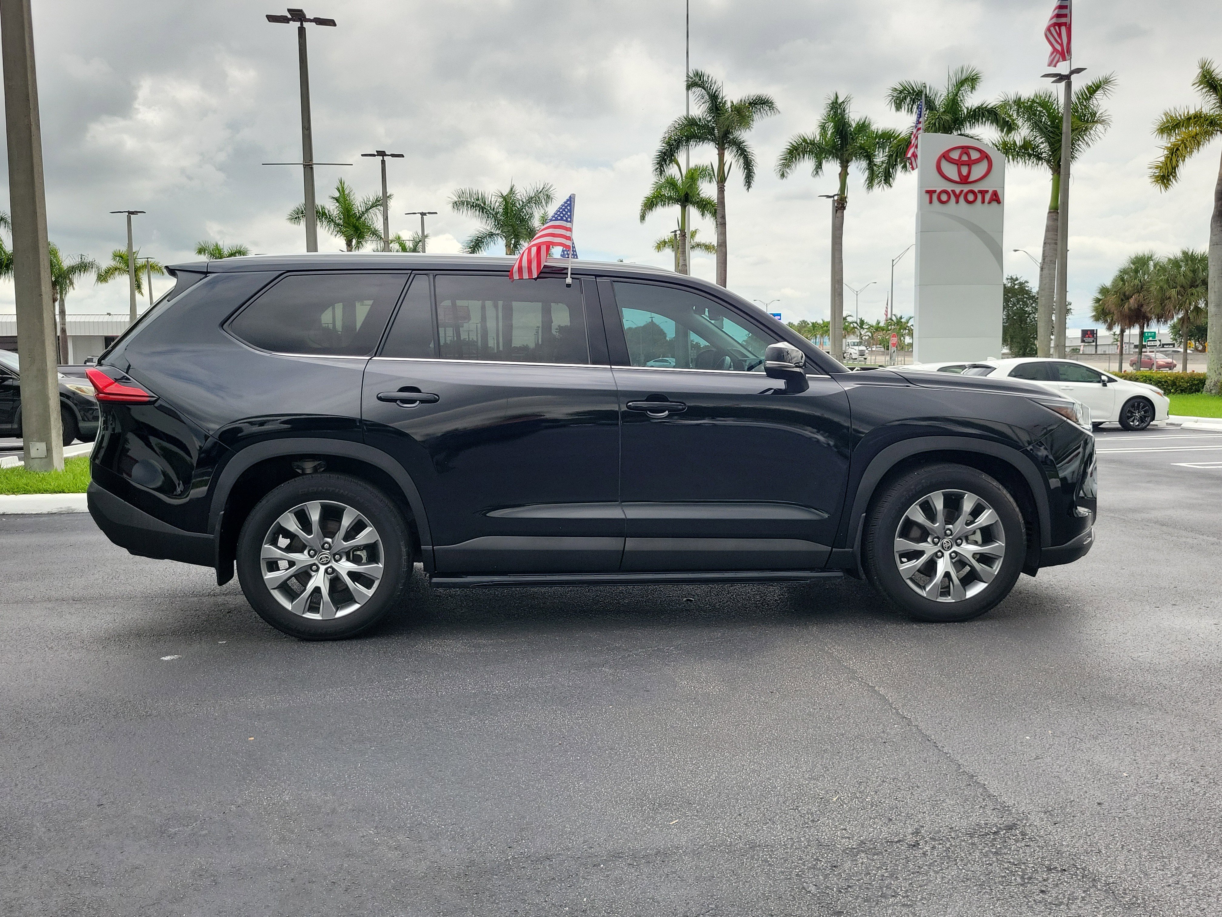 Used 2024 Toyota Grand Highlander XLE image 13