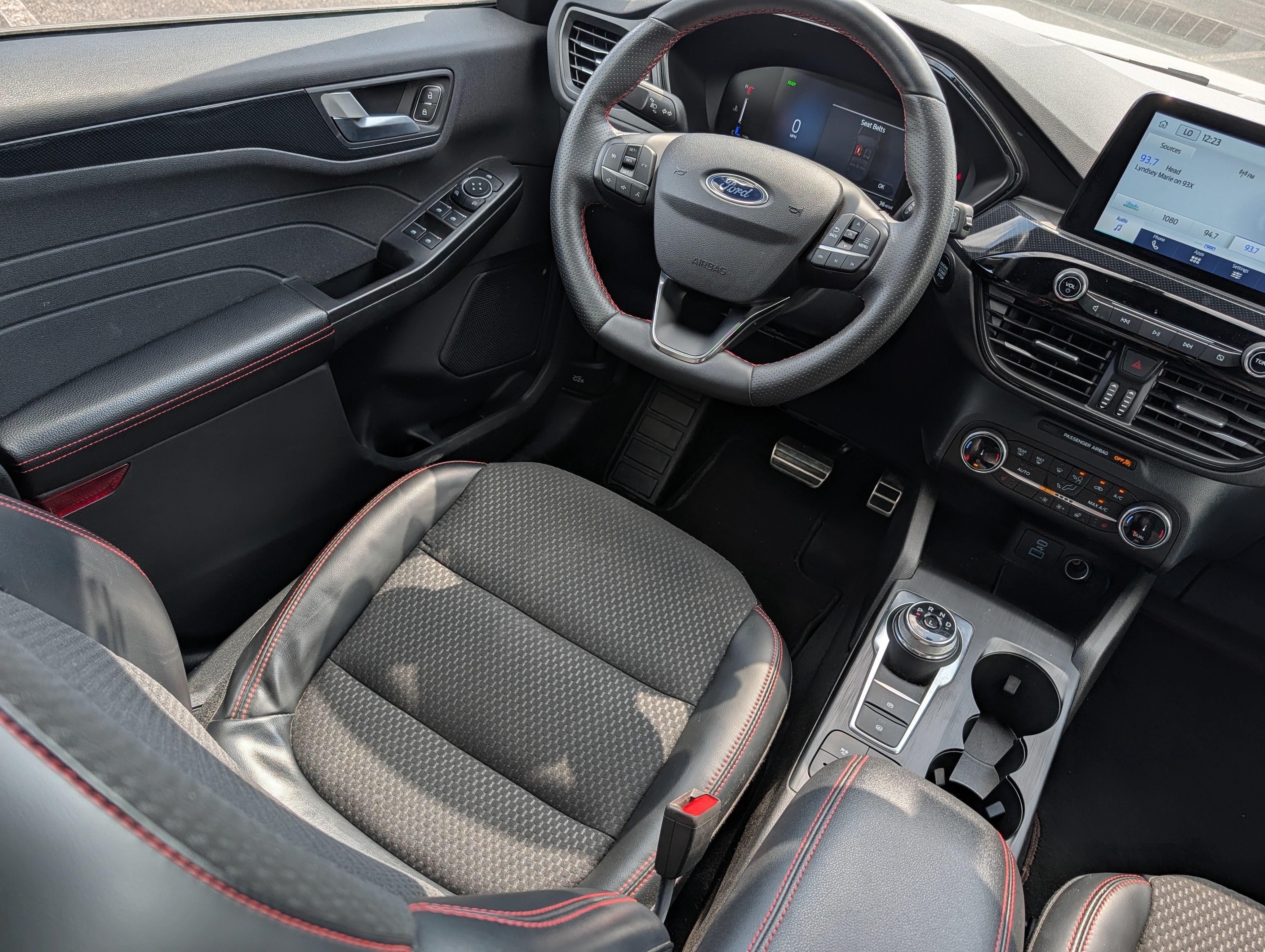 Used 2023 Ford Escape ST-Line Select AWD/4WD image 9