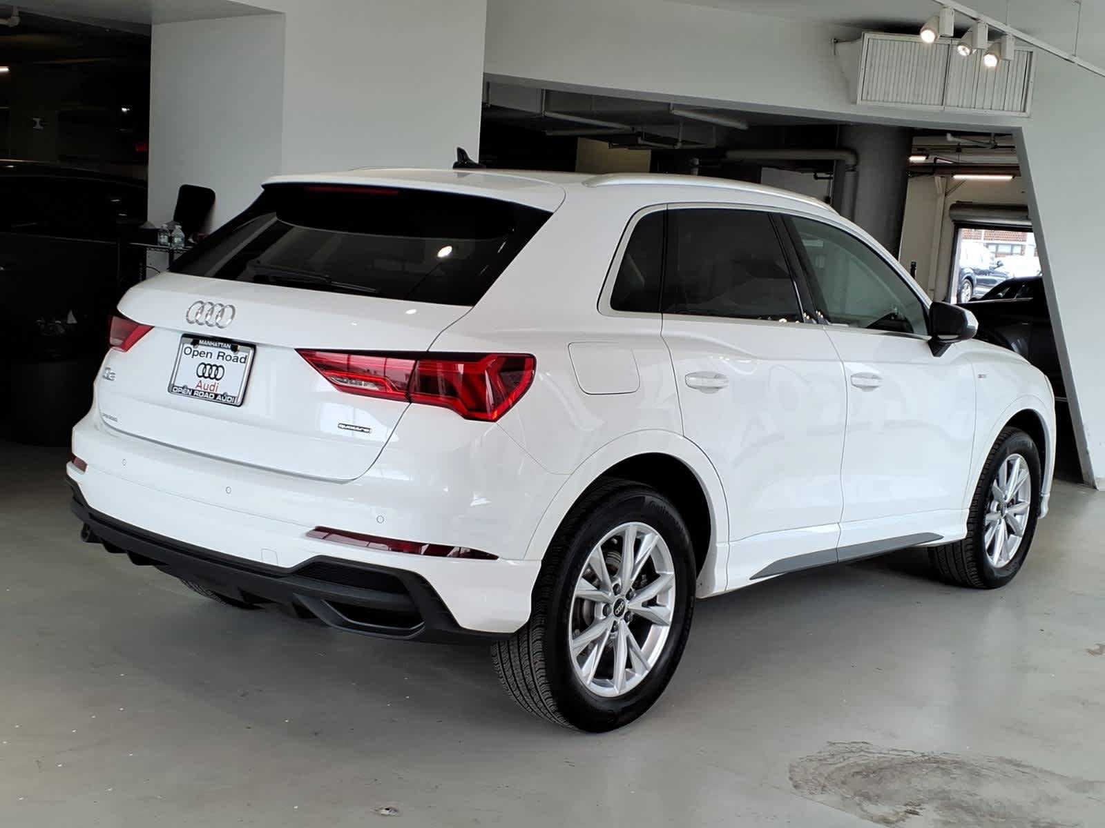 Used 2023 Audi Q3 2.0T Premium w/ Convenience Package AWD/4WD image 4