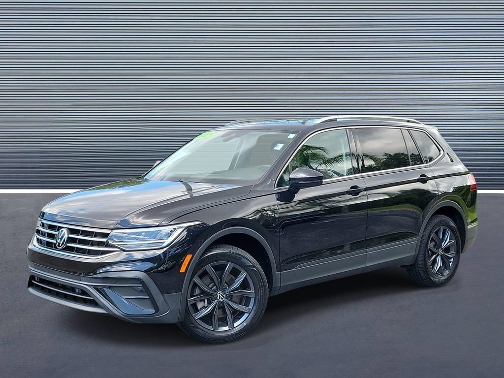 Used 2023 Volkswagen Tiguan SE w/ Panoramic Sunroof Package