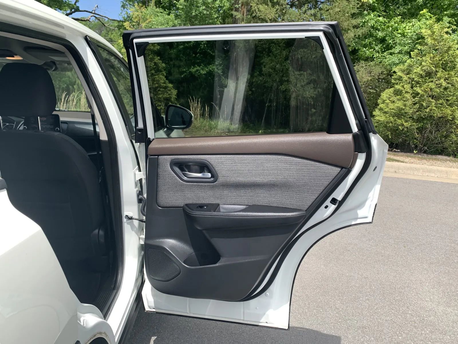 Used 2022 Nissan Rogue SV FWD image 28