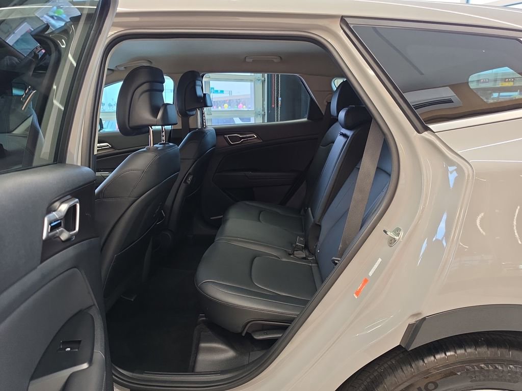 Used 2026 Kia Sportage EX image 28