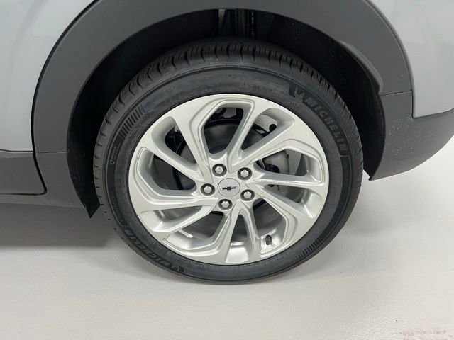 New 2027 Chevrolet Bolt LT w/ Comfort Package FWD image 5
