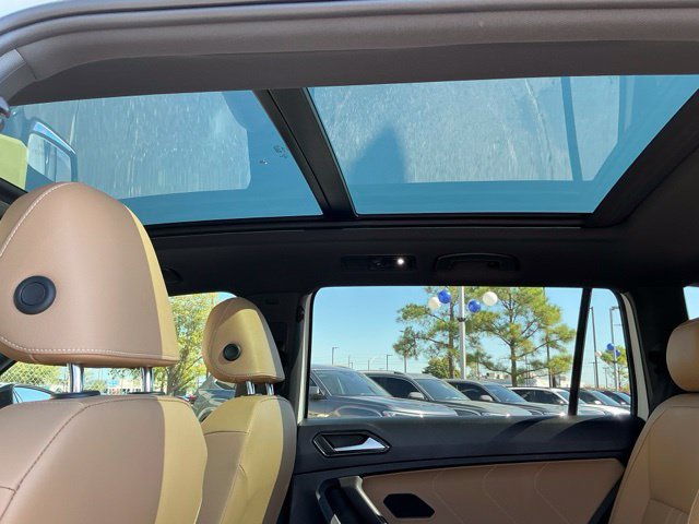 Certified 2023 Volkswagen Tiguan SE R-Line AWD/4WD image 19