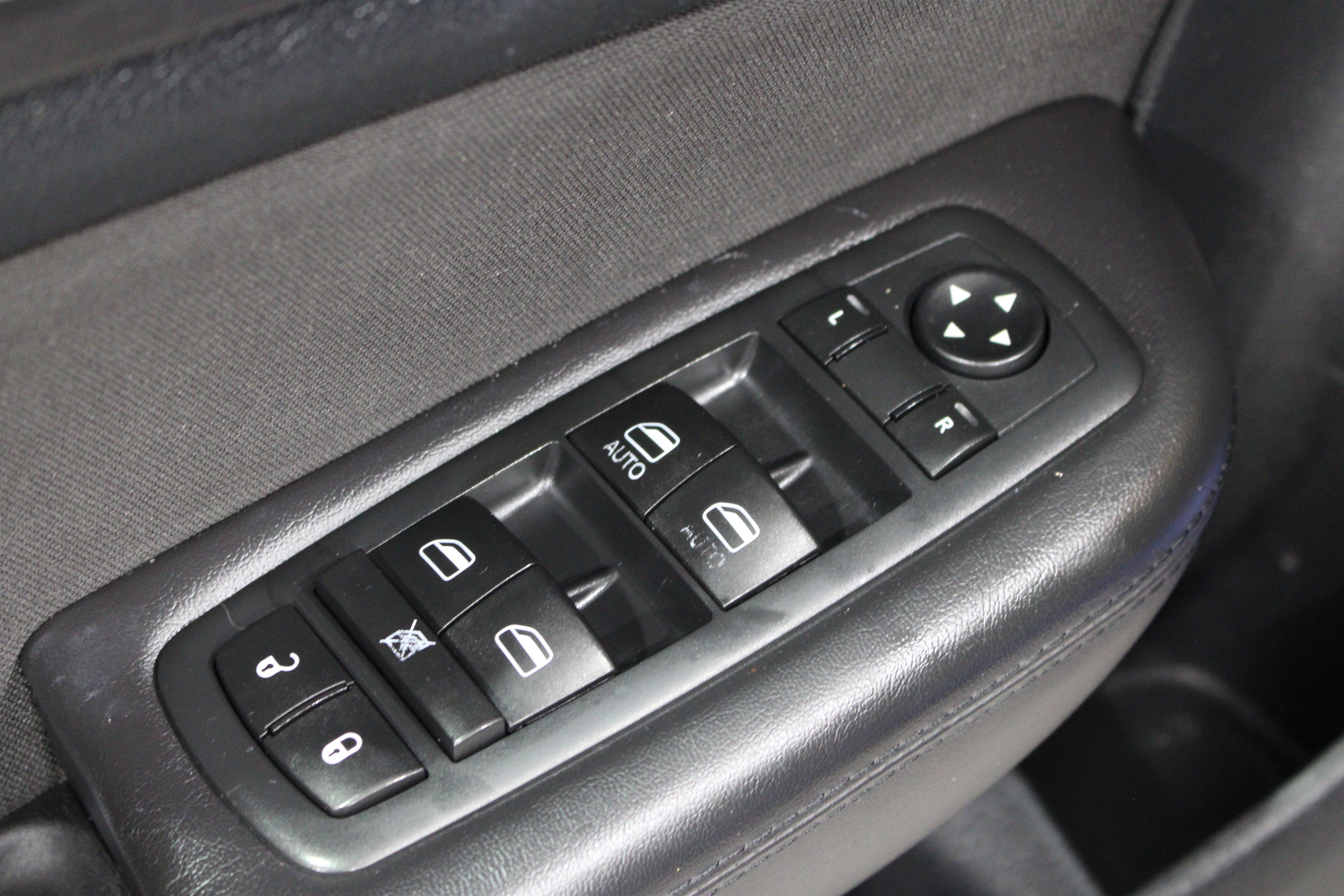 Used 2015 Chrysler 200 Limited FWD image 7