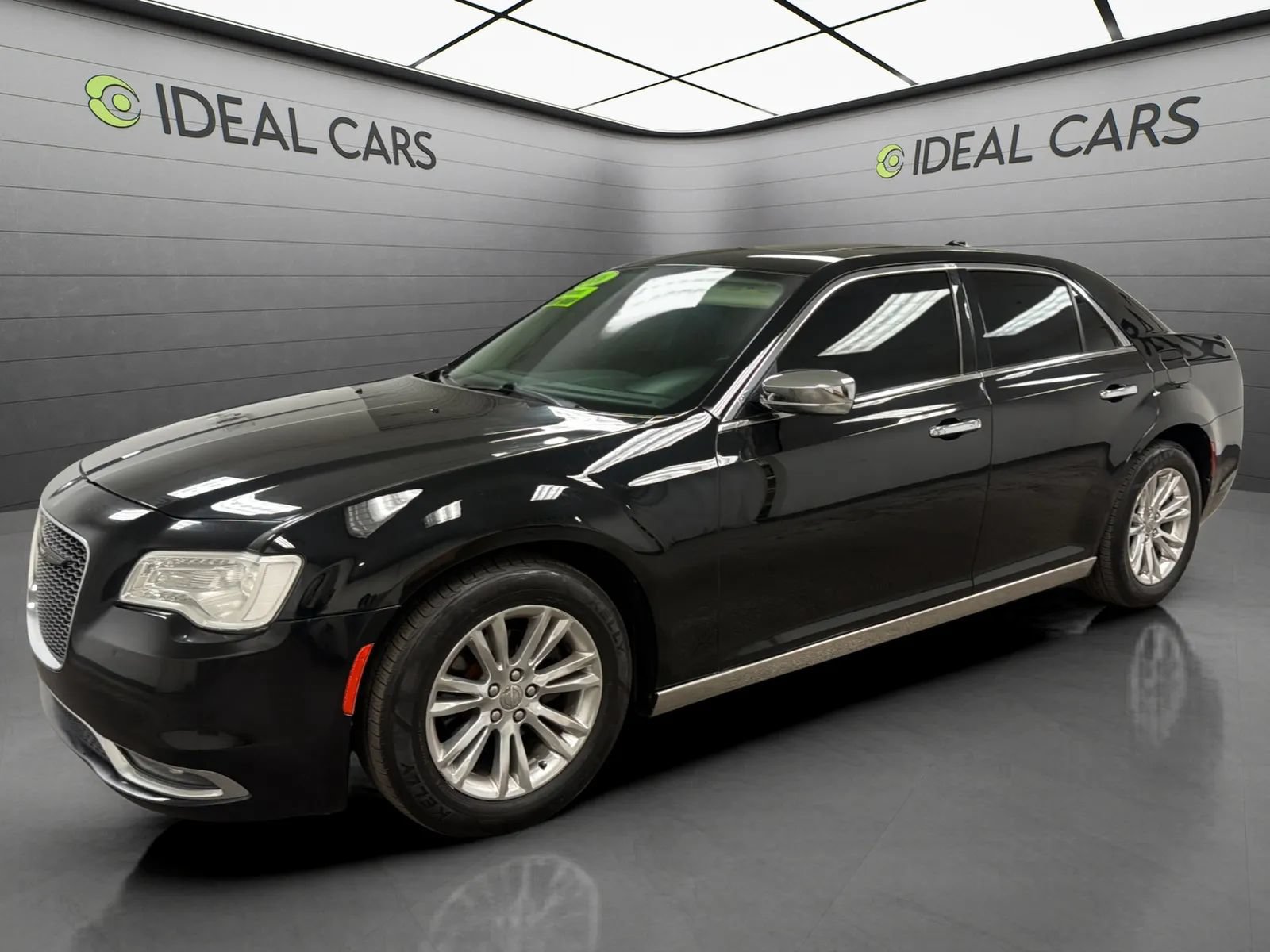 Used 2016 Chrysler 300 C RWD image 1