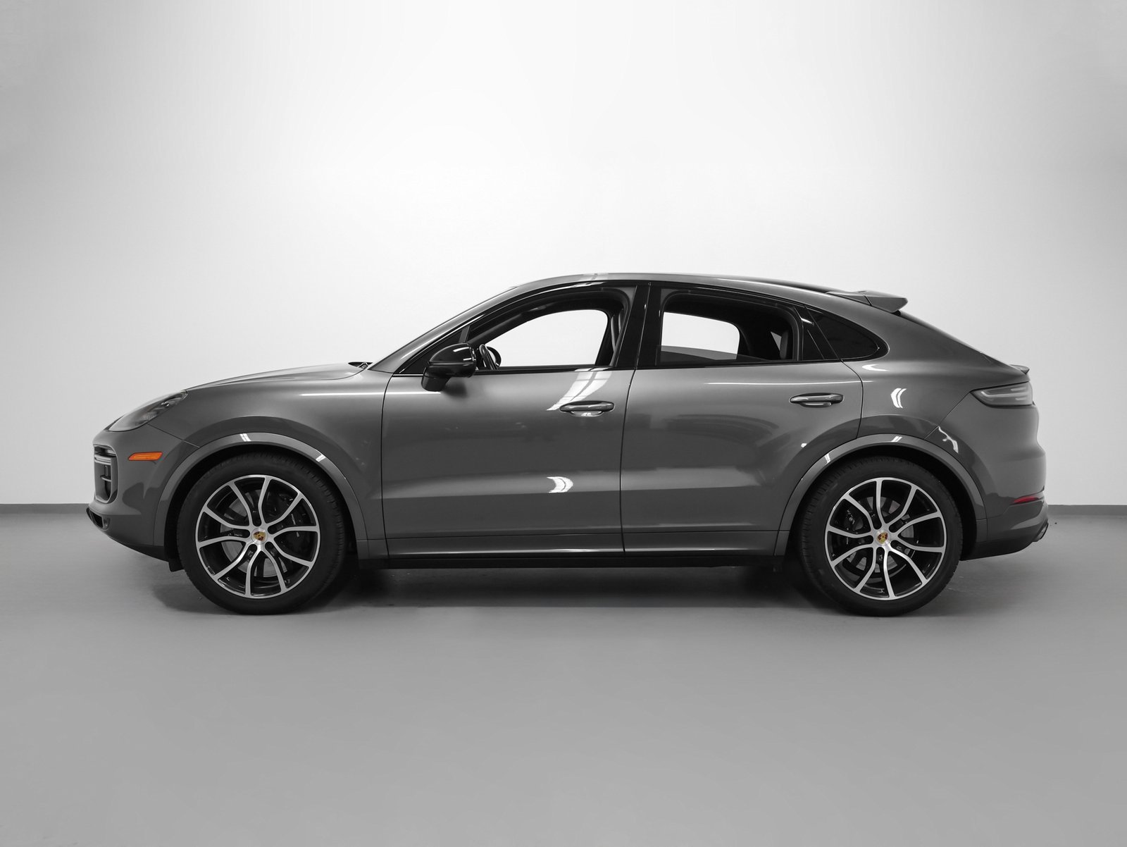 Used 2021 Porsche Cayenne Turbo image 2