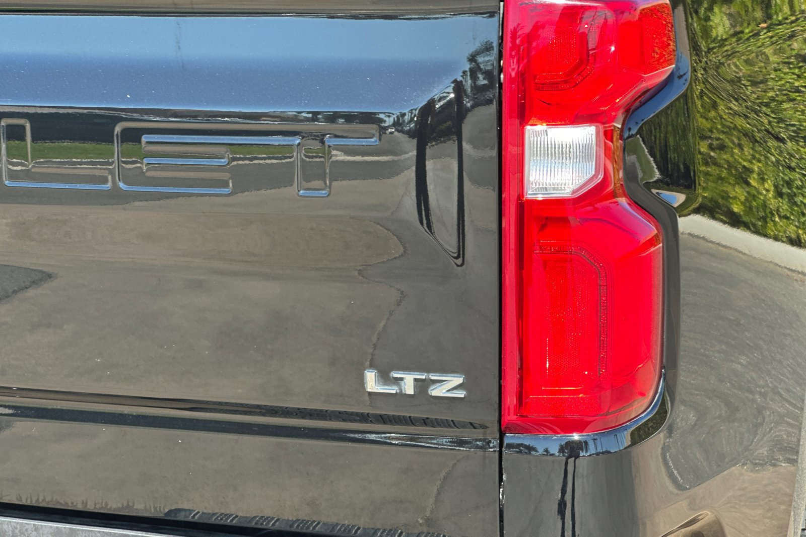 Certified 2022 Chevrolet Silverado 1500 LTZ w/ LTZ Premium Package AWD/4WD image 27