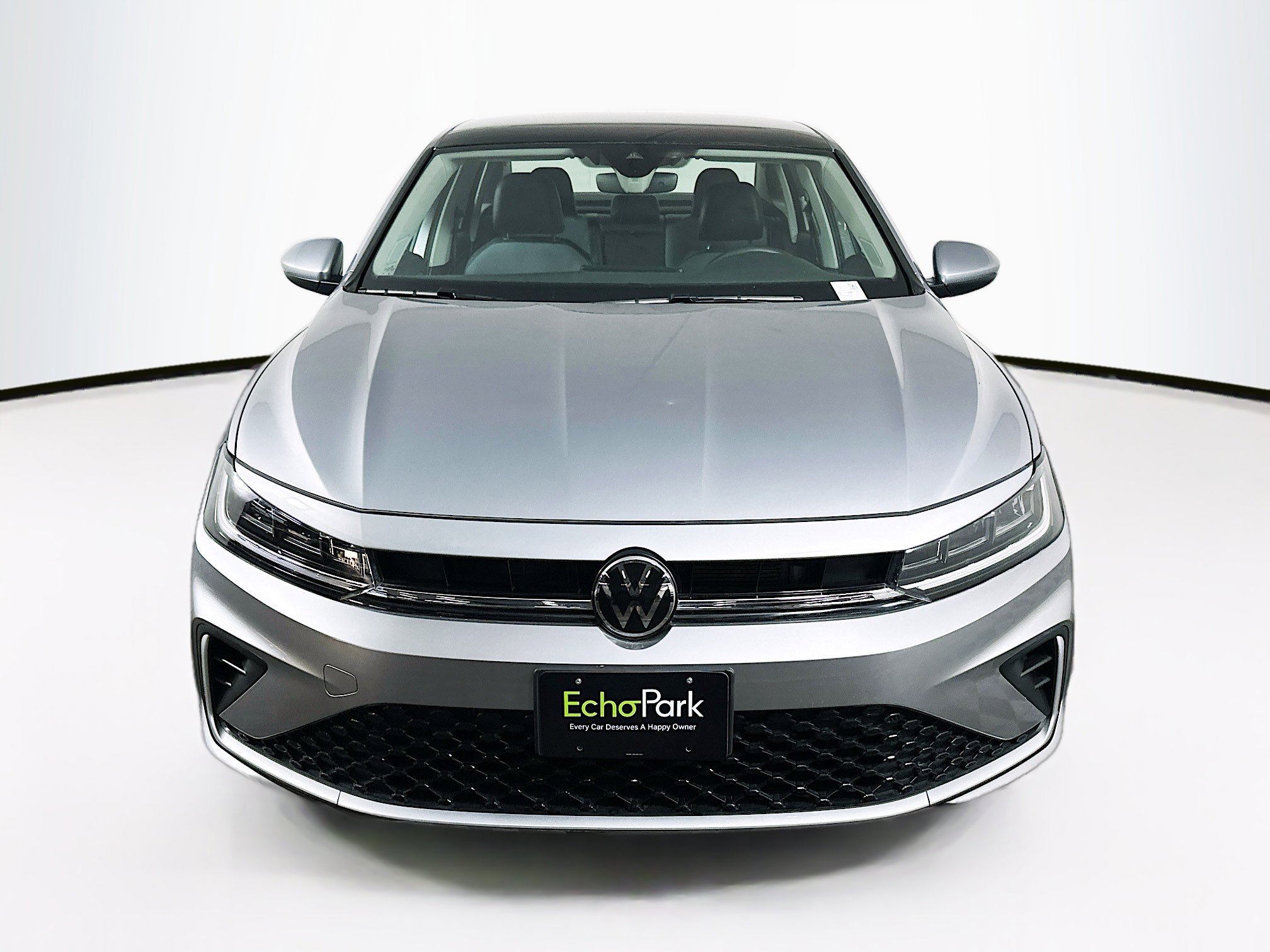 Used 2025 Volkswagen Jetta SE image 2