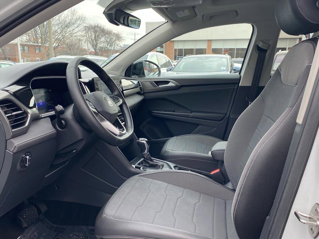 Used 2025 Volkswagen Taos SE image 13