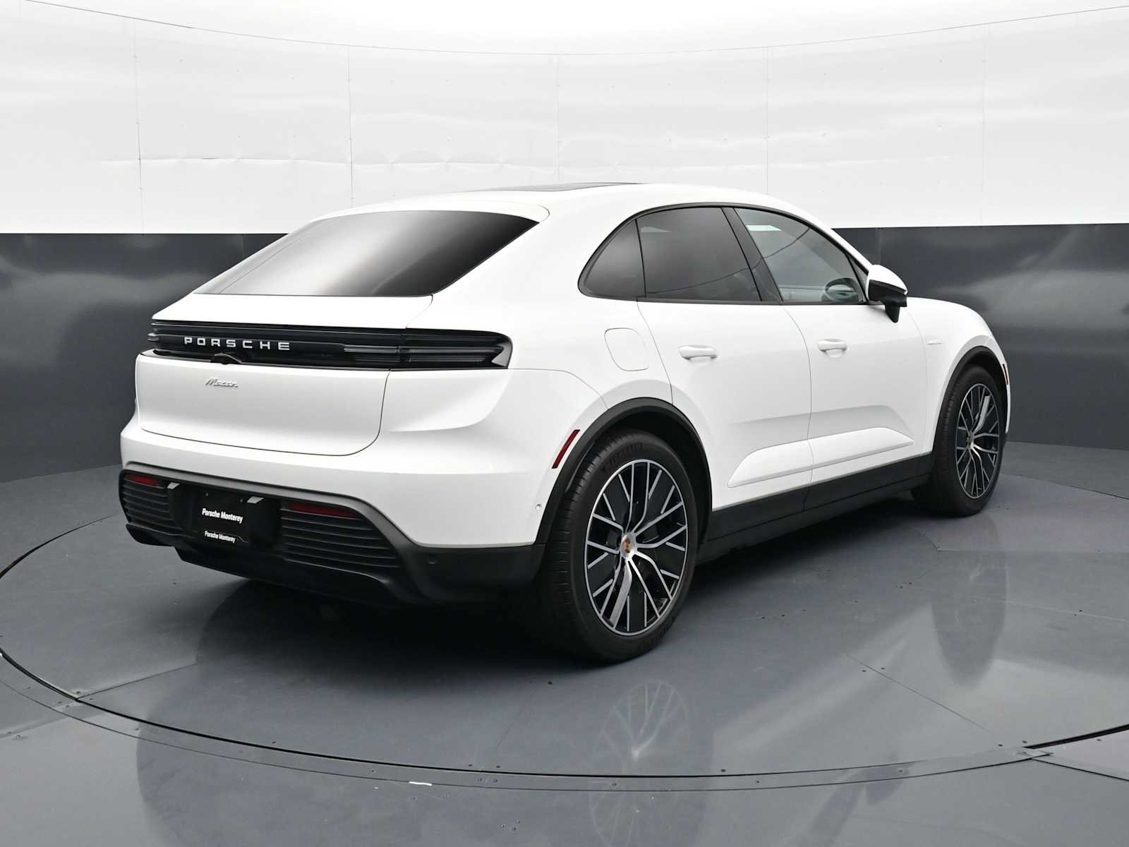 Certified 2025 Porsche Macan Electric RWD image 25
