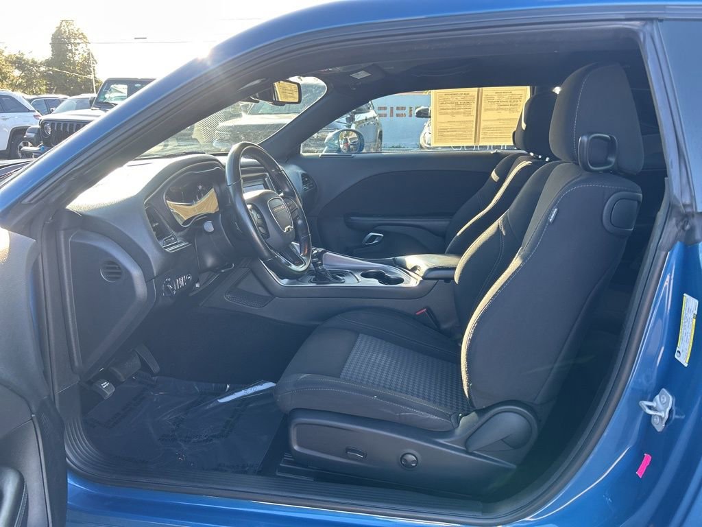 Certified 2022 Dodge Challenger SXT w/ Blacktop Package image 9