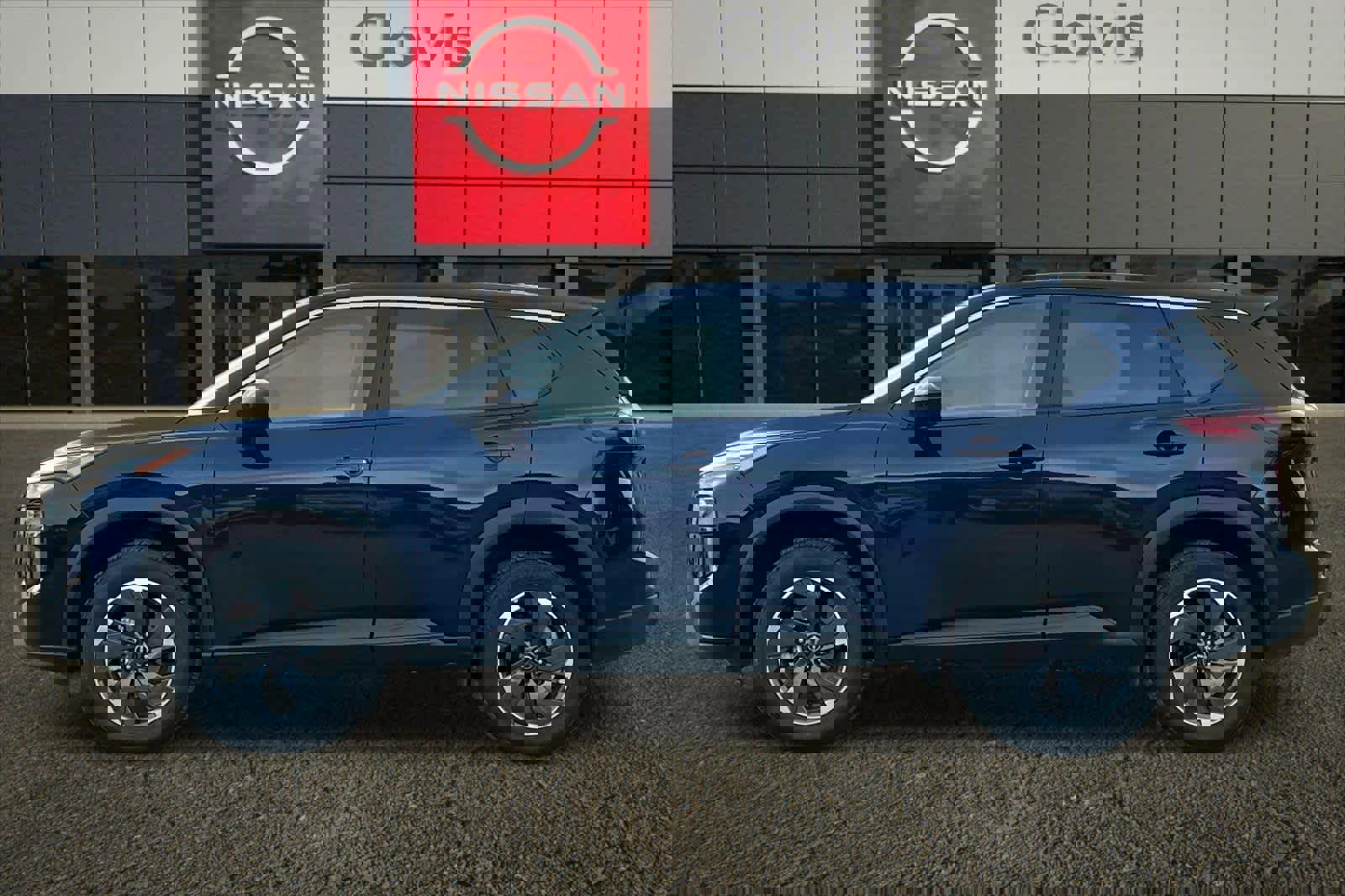 Used 2024 Nissan Rogue SV image 6