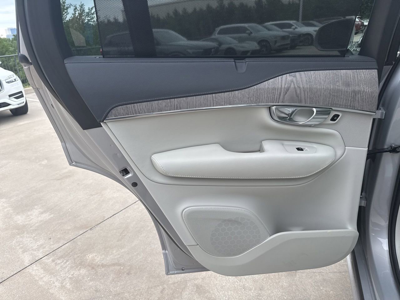 Certified 2023 Volvo XC90 B6 Ultimate w/ Lounge Package AWD/4WD image 18