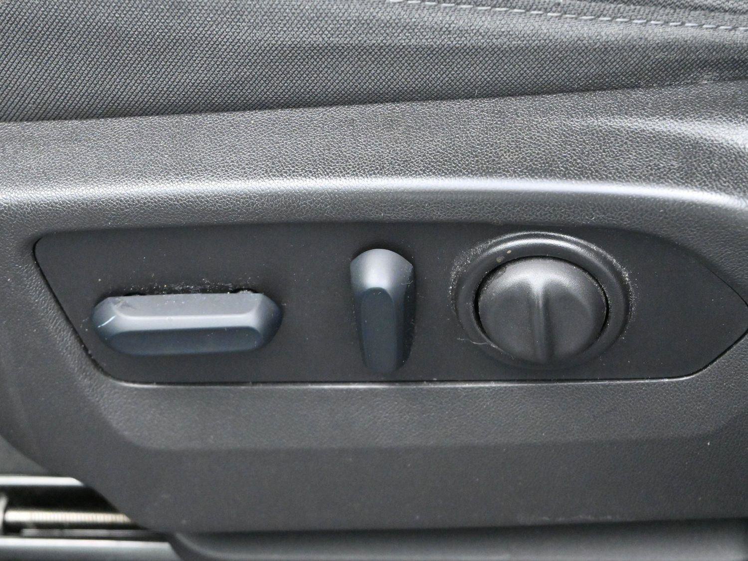 Used 2022 Chevrolet Silverado 2500 Custom w/ Custom Value Package image 14