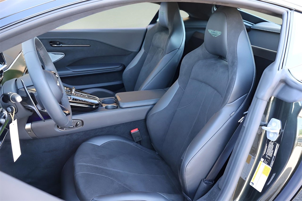 Used 2025 Aston Martin V8 Vantage Coupe image 13