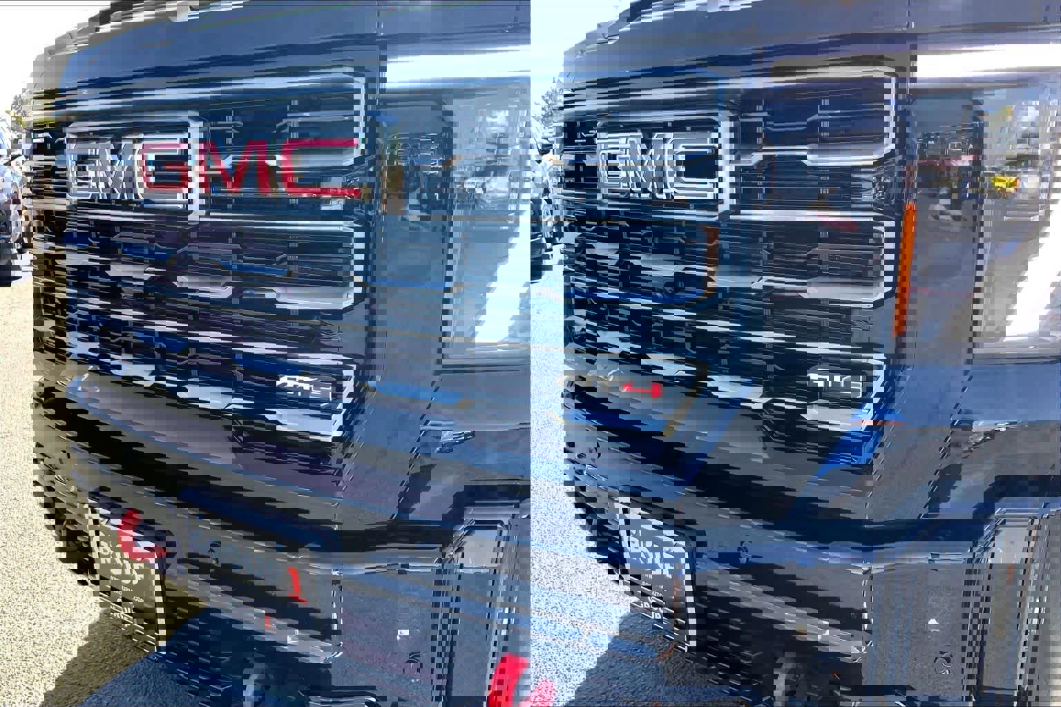 Used 2025 GMC Sierra 2500 AT4 w/ AT4 Premium Plus Package image 30