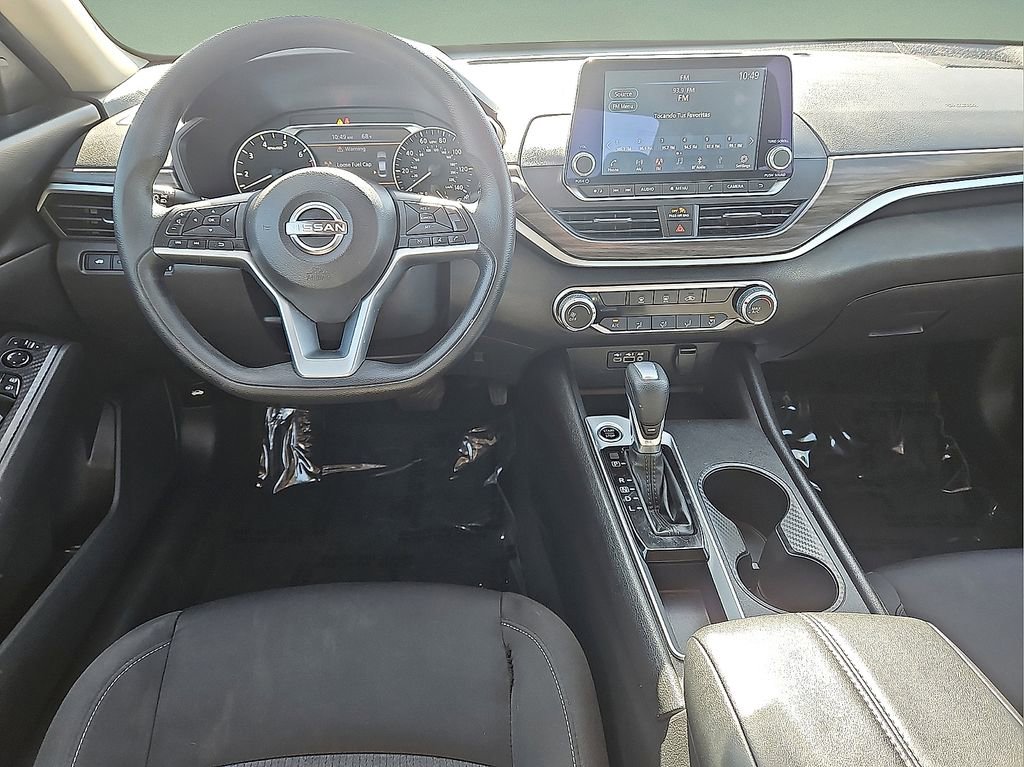 Used 2025 Nissan Altima 2.5 SV image 14
