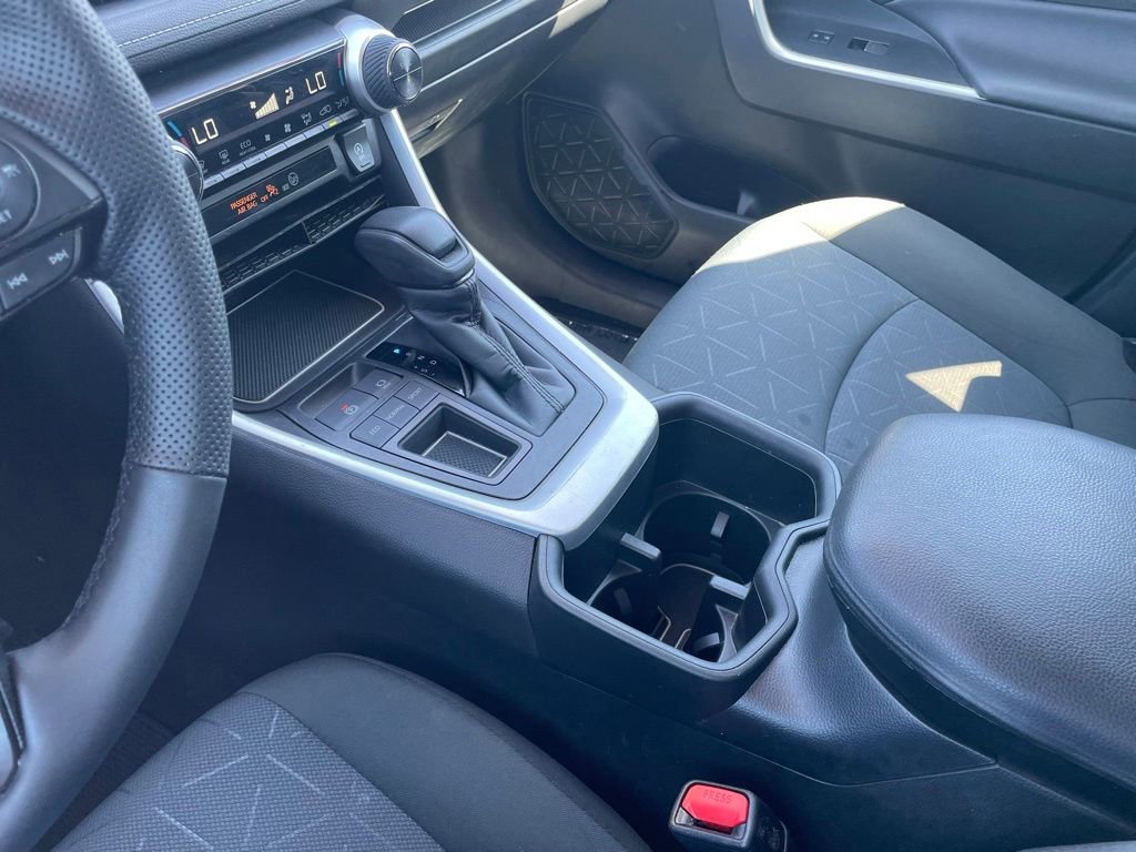 Used 2022 Toyota RAV4 XLE w/ Convenience Package FWD image 19