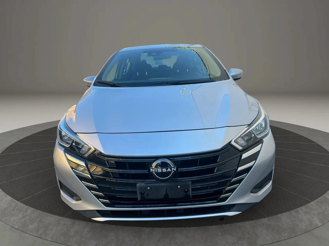 Used 2023 Nissan Versa SV FWD image 8